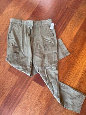 Old Navy Men's Cargo Pants in Olive